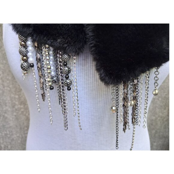 Faux Fur Scarf with Crystal Broach - Upcyle with chains/beads - Picture 6 of 6